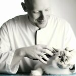 How Do Groomers Restrain Cats: Gentle Handling Methods 2 How Do Groomers Restrain Cats: Gentle Handling Methods